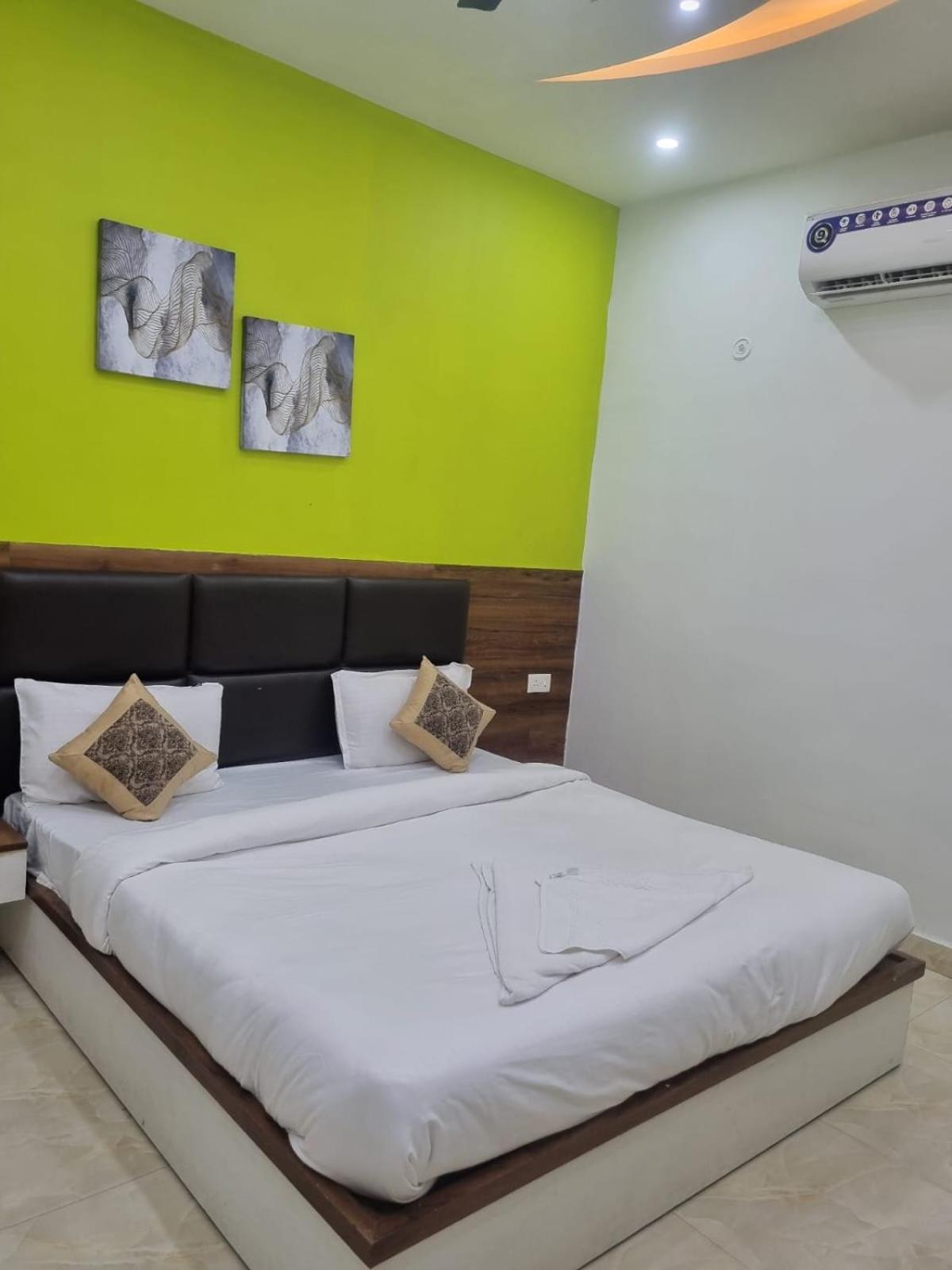 Lime Tree Hotel And Banquet Vrindāvan 외부 사진