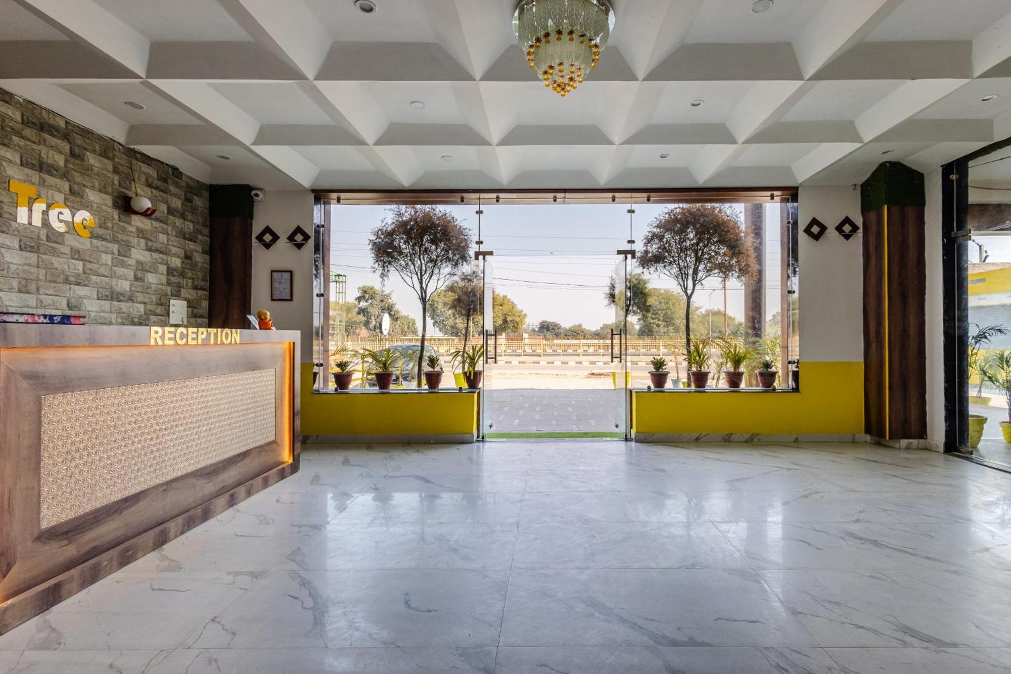 Lime Tree Hotel And Banquet Vrindāvan 외부 사진