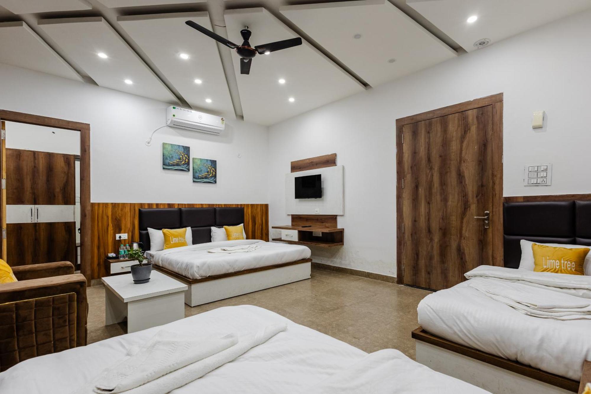 Lime Tree Hotel And Banquet Vrindāvan 외부 사진