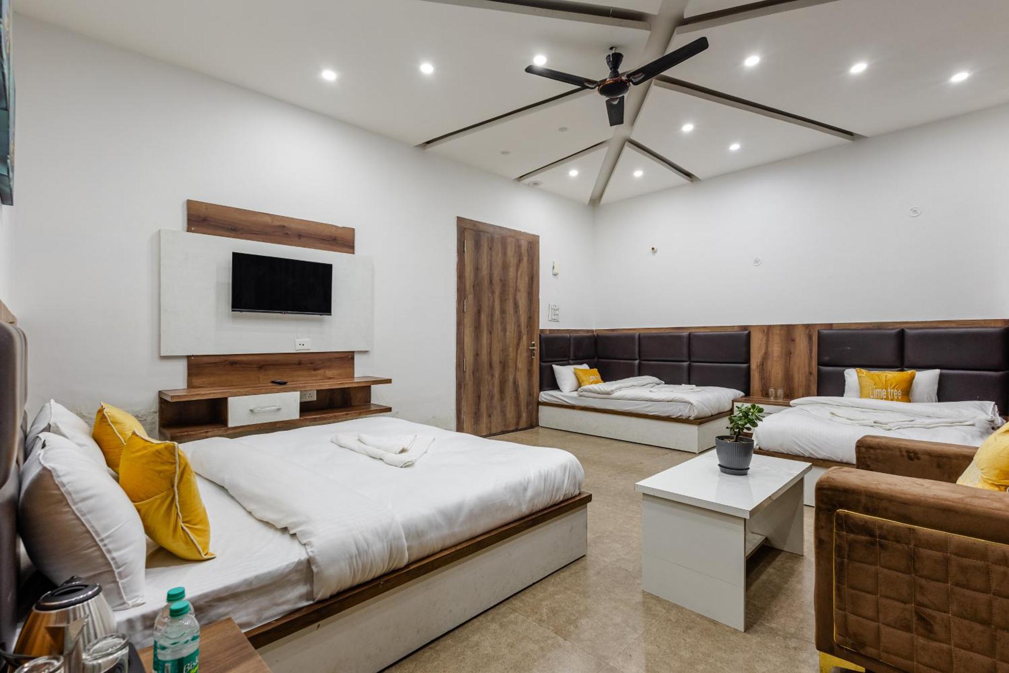 Lime Tree Hotel And Banquet Vrindāvan 외부 사진
