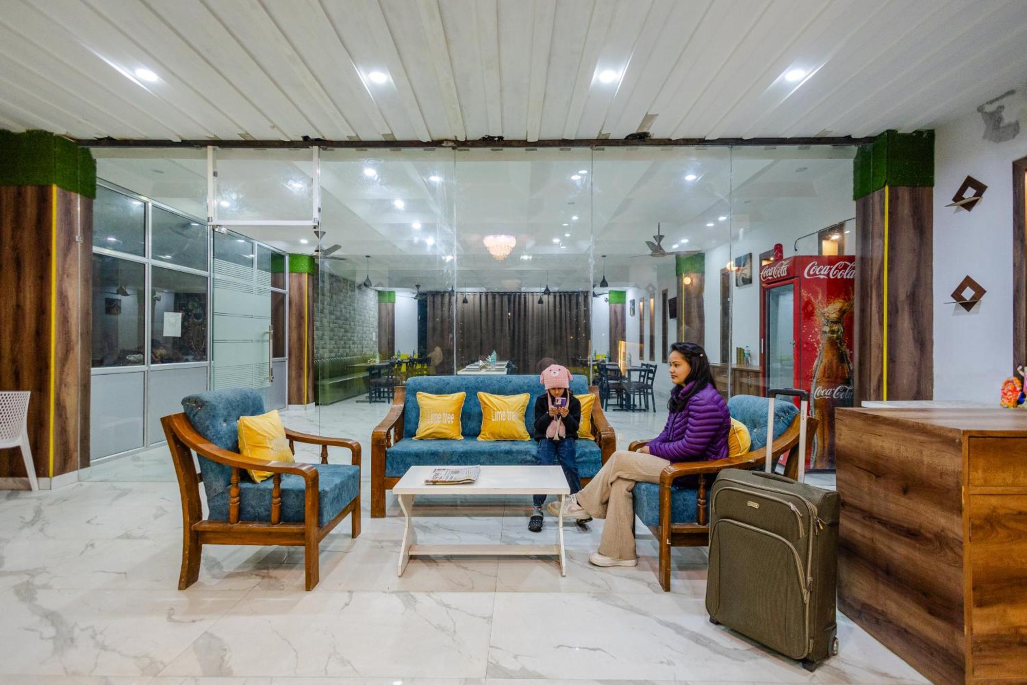 Lime Tree Hotel And Banquet Vrindāvan 외부 사진