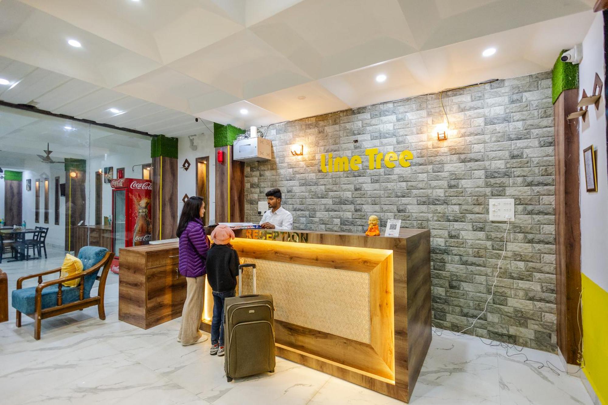 Lime Tree Hotel And Banquet Vrindāvan 외부 사진