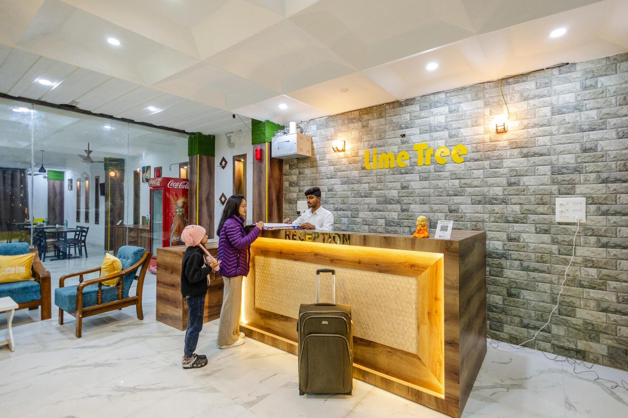 Lime Tree Hotel And Banquet Vrindāvan 외부 사진