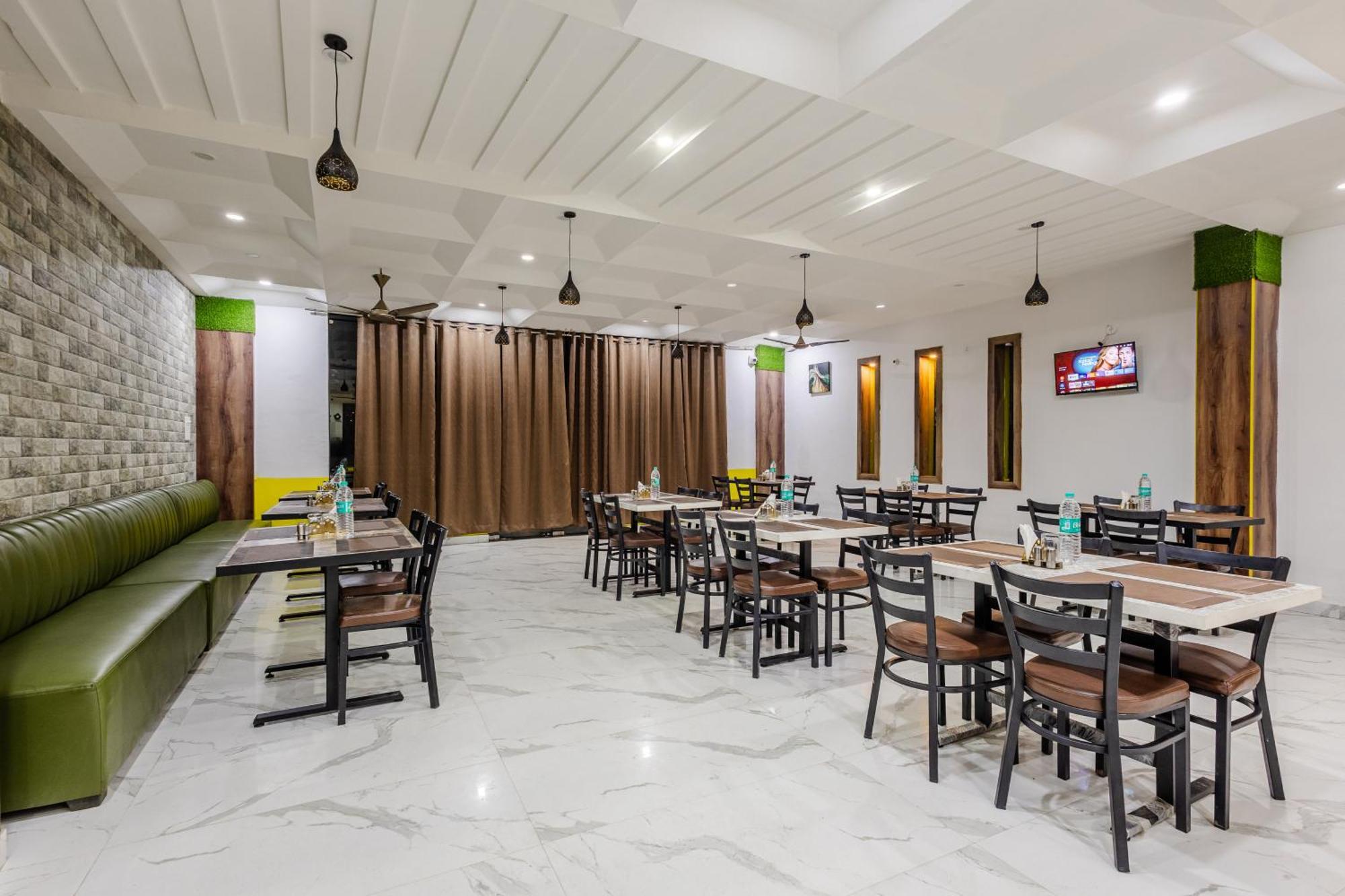 Lime Tree Hotel And Banquet Vrindāvan 외부 사진