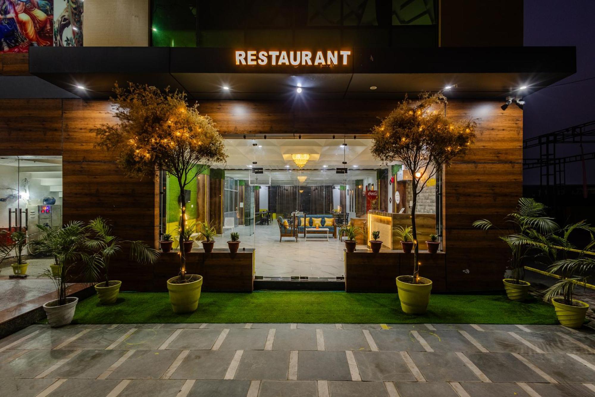 Lime Tree Hotel And Banquet Vrindāvan 외부 사진