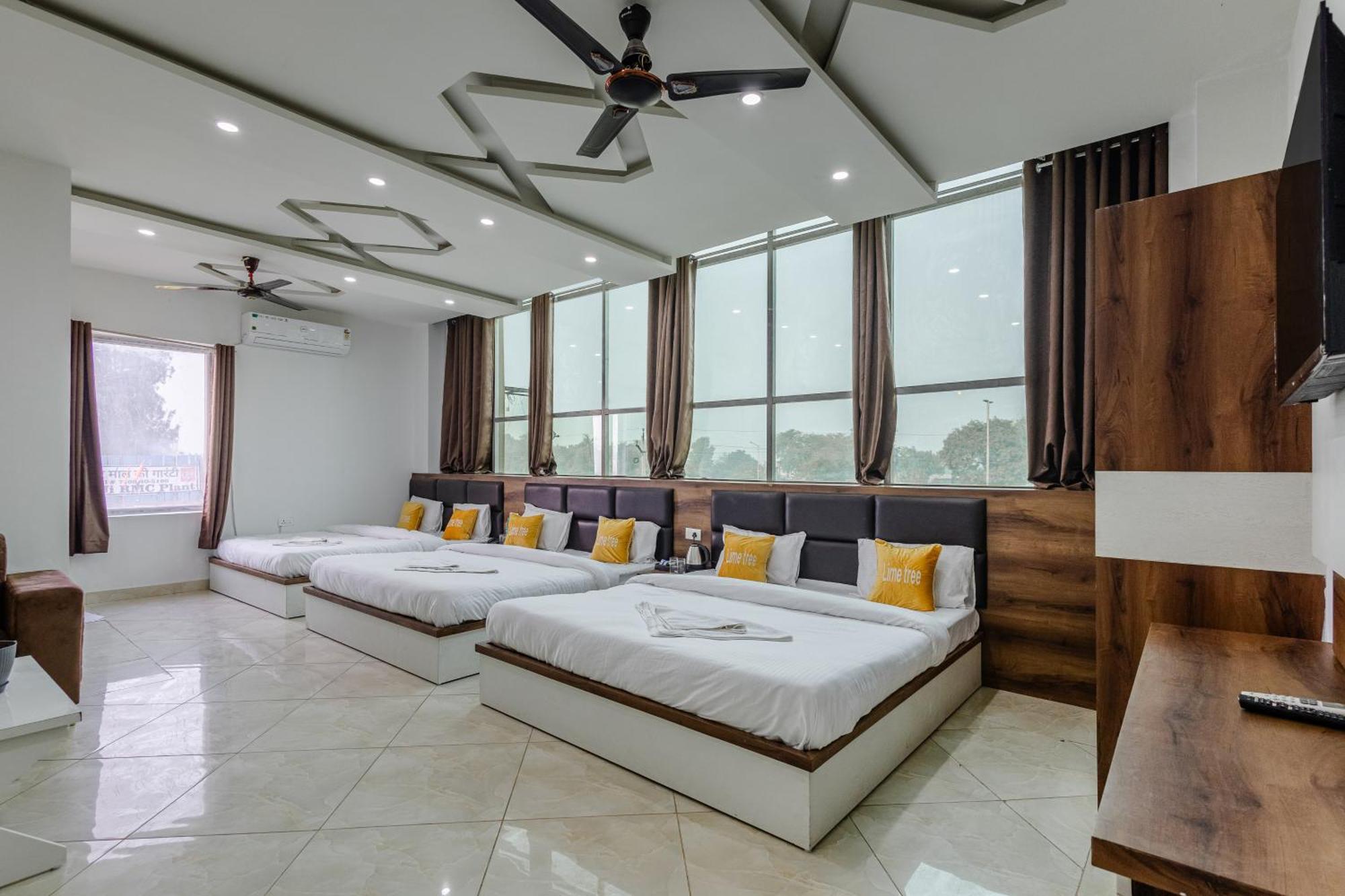 Lime Tree Hotel And Banquet Vrindāvan 외부 사진